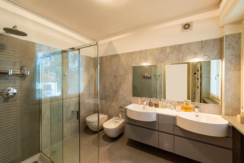 PRESTIGIOSO APPARTAMENTO VISTA LAGO - CAMPIONE D'ITALIA (9)