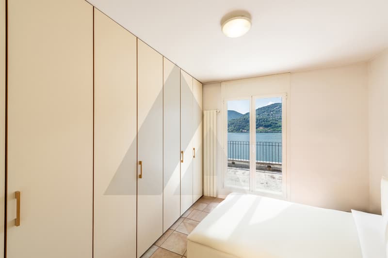 ELEGANTE PROPRIETÀ CON VISTA LAGO E SPIAGGIA PRIVATA (10)