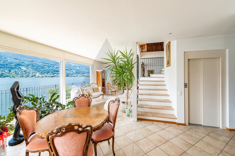 ELEGANTE PROPRIETÀ CON VISTA LAGO E SPIAGGIA PRIVATA (5)