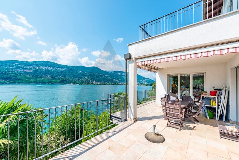 ELEGANTE PROPRIETÀ CON VISTA LAGO E SPIAGGIA PRIVATA (9)