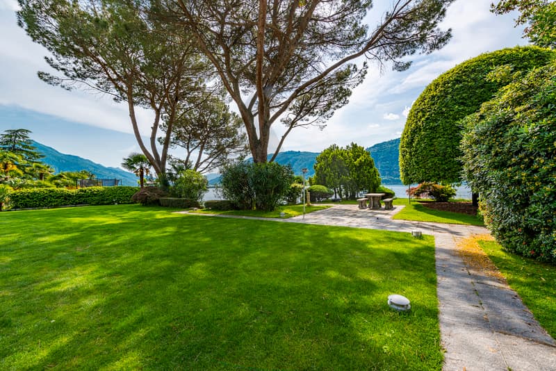 PRESTIGIOSA PROPRIETÀ IN RIVA AL LAGO (12)