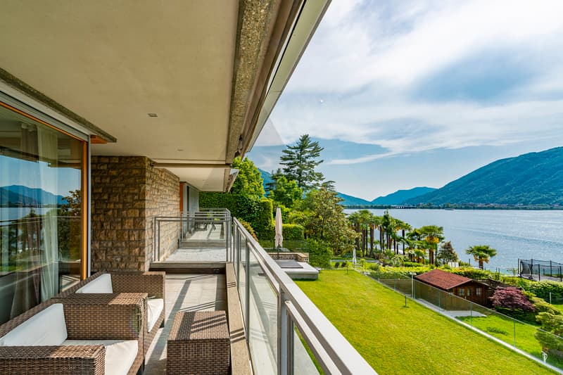 PRESTIGIOSA PROPRIETÀ IN RIVA AL LAGO (2)