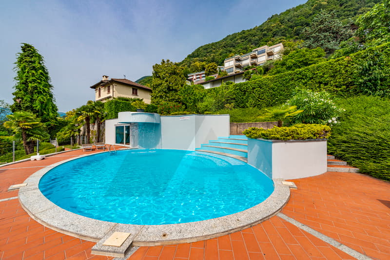 APPARTAMENTO CON GIARDINO PRIVATO E PISCINA CONDOMINIALE (4)