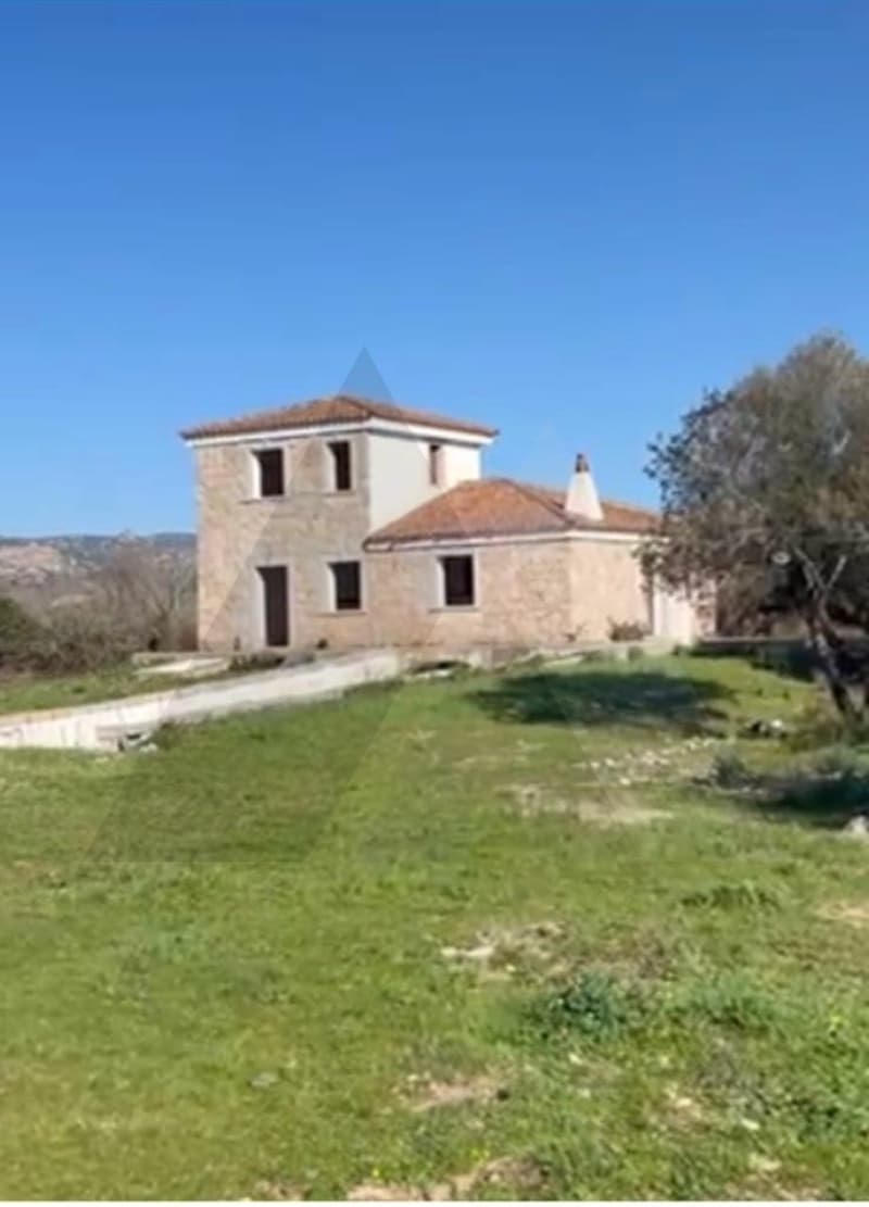 PORTO CERVO: TRE VILLE DA RISTRUTTURARE (2)