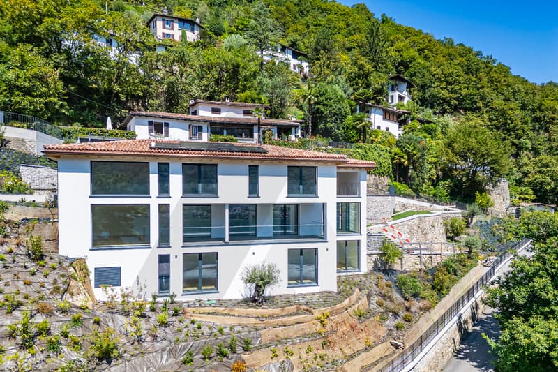 VILLA DI PRESTIGIO CON SPLENDIDA VISTA LAGO (3)