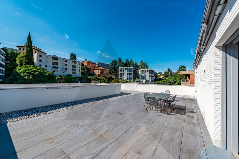 MODERNO ATTICO IN POSIZIONE CENTRALE CON GRANDE TERRAZZA (4)