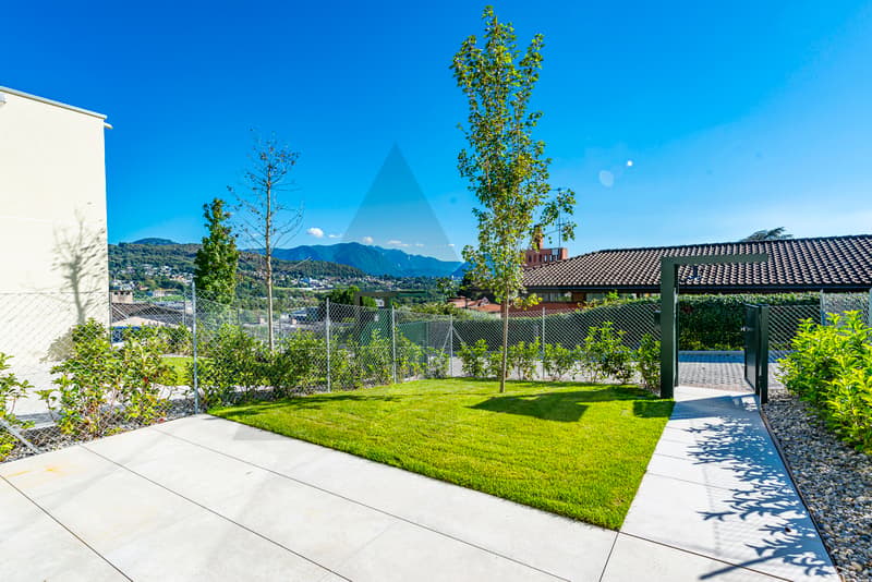 NUOVA VILLA A SCHIERA: UN'OASI DI STILE E BENESSERE (8)
