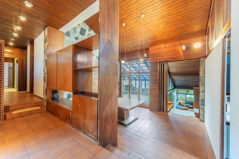 VILLA VISTA LAGO CON IMPORTANTI POSSIBILITÀ DI SVILUPPO (10)