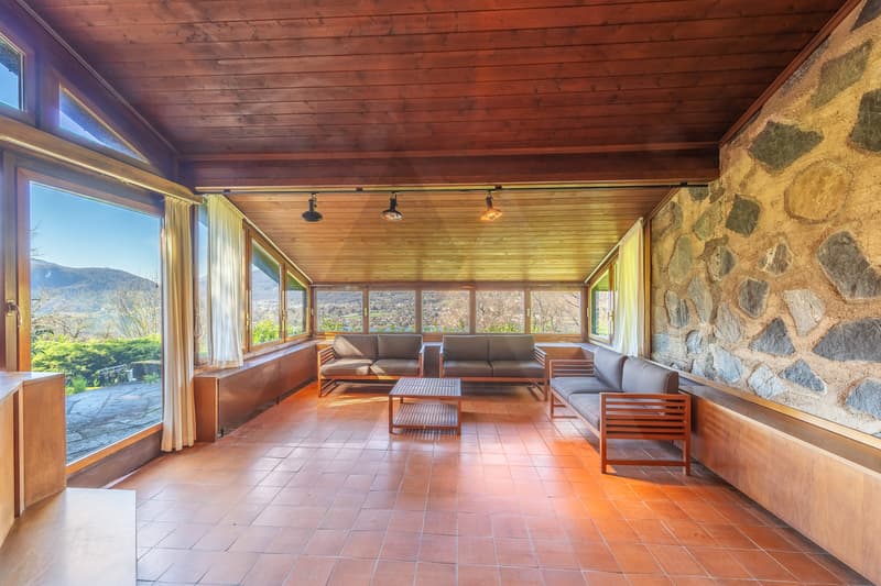 VILLA VISTA LAGO CON IMPORTANTI POSSIBILITÀ DI SVILUPPO (8)