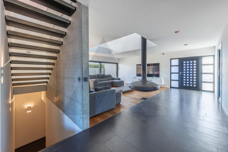 VILLA DI DESIGN IN POSIZIONE SOLEGGIATA A SAN PIETRO (4)
