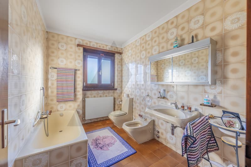 CASA UNIFAMILIARE CON AMPIO TERRENO A SAN PIETRO DI STABIO (13)