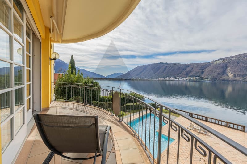 APPARTAMENTO FRONTE LAGO CON PISCINA ESTERNA CONDOMINIALE (2)