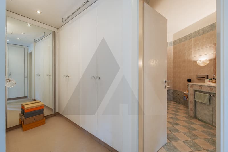 APPARTAMENTO FRONTE LAGO CON PISCINA ESTERNA CONDOMINIALE (13)