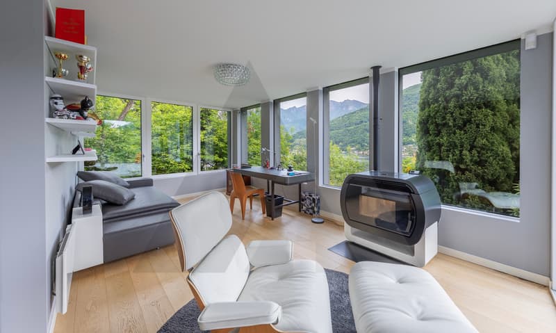 MODERNA VILLA CON AREA WELLNESS E ARREDI DI DESIGN (3)