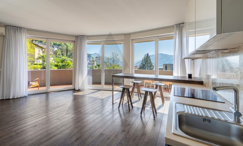 APPARTAMENTO RINNOVATO E ARREDATO CON VISTA LAGO (4)