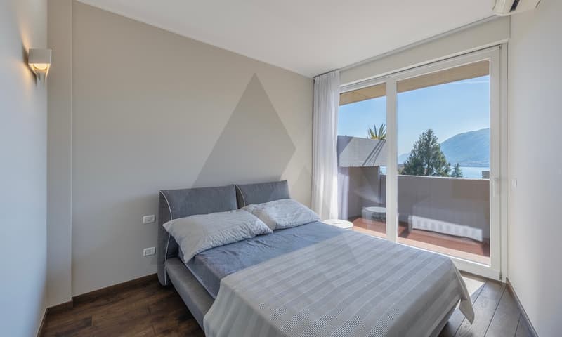 APPARTAMENTO RINNOVATO E ARREDATO CON VISTA LAGO (11)