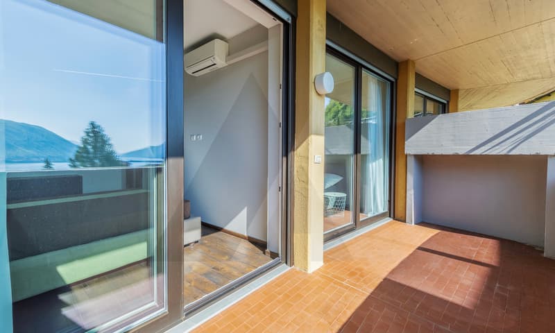 APPARTAMENTO RINNOVATO E ARREDATO CON VISTA LAGO (10)