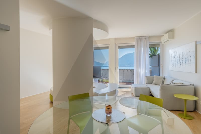 STUDIO ARREDATO CON TERRAZZA E VISTA LAGO (5)