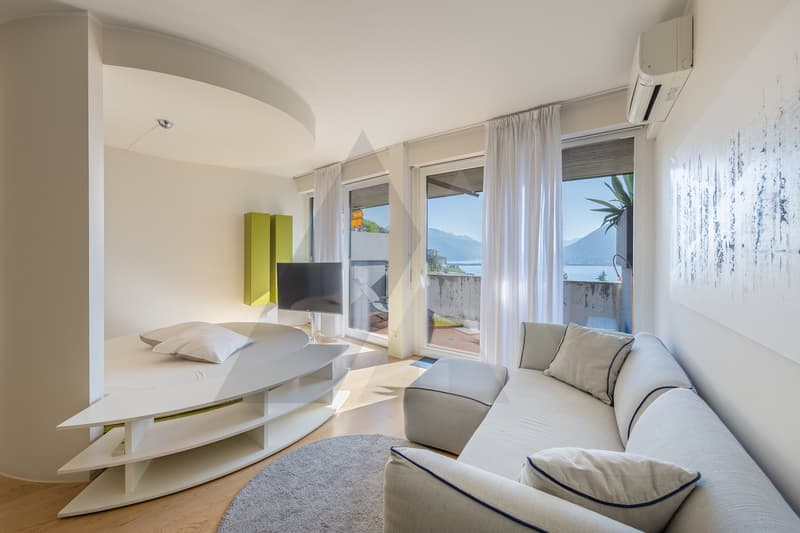 STUDIO ARREDATO CON TERRAZZA E VISTA LAGO (8)