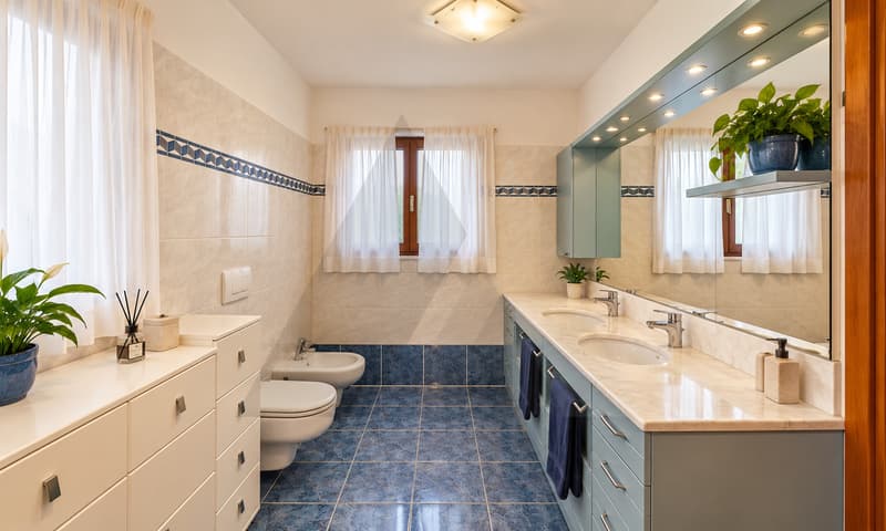 SPAZIOSA VILLA UNIFAMILIARE CON PISCINA (13)
