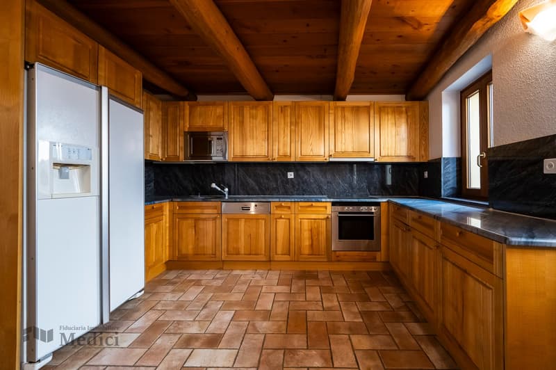 large kitchen, oak cabinets, stainless steel appliances, tiled floor, granite countertops