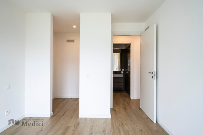 empty room, wooden floor, white walls, open door, interior design