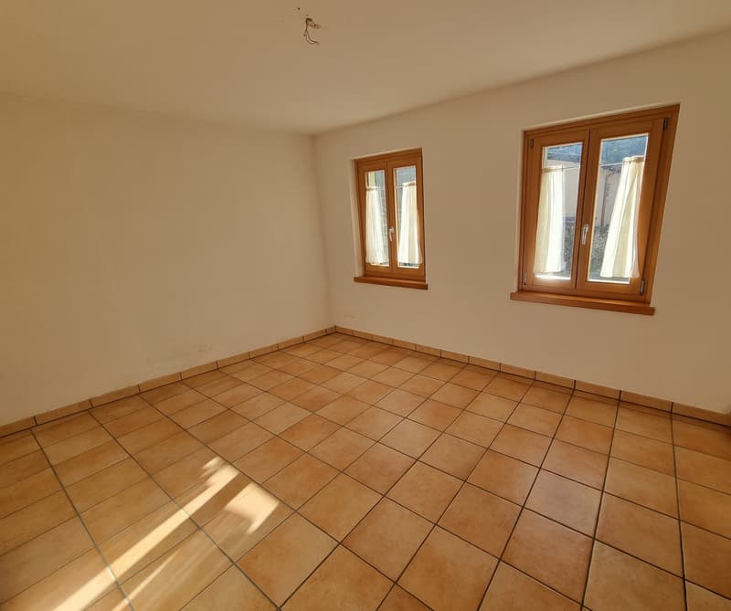 empty room, brown tiled floor, 2 windows