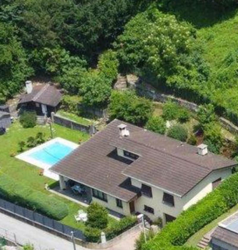 VILLA CON PISCINA E AMPIO GIARDINO CON GRANDE POTENZIALE E POSSIBILITÁ DI AMPLIAMENTO (6)