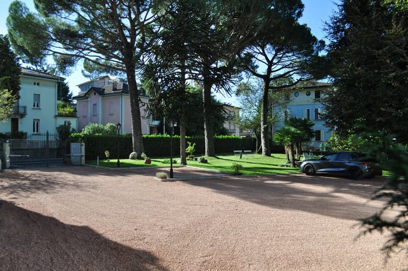 MODERNO 2.5 LOCALI ALTO STANDING IN VILLA D'EPOCA (2)