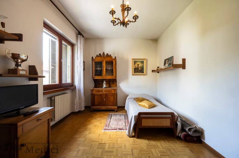 CASA UNIFAMILIARE CON GRANDE GIARDINO (12)