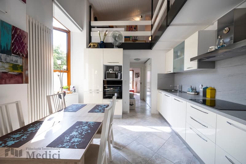 ELEGANTE DUPLEX 2.5 LOCALI IN CORTE CARATTERISTICA TICINESE (2)