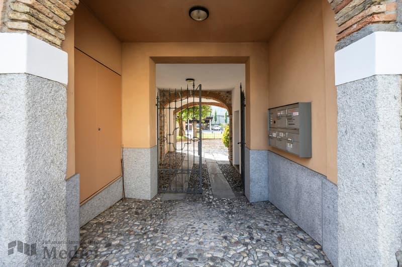 ELEGANTE DUPLEX 2.5 LOCALI IN CORTE CARATTERISTICA TICINESE (19)