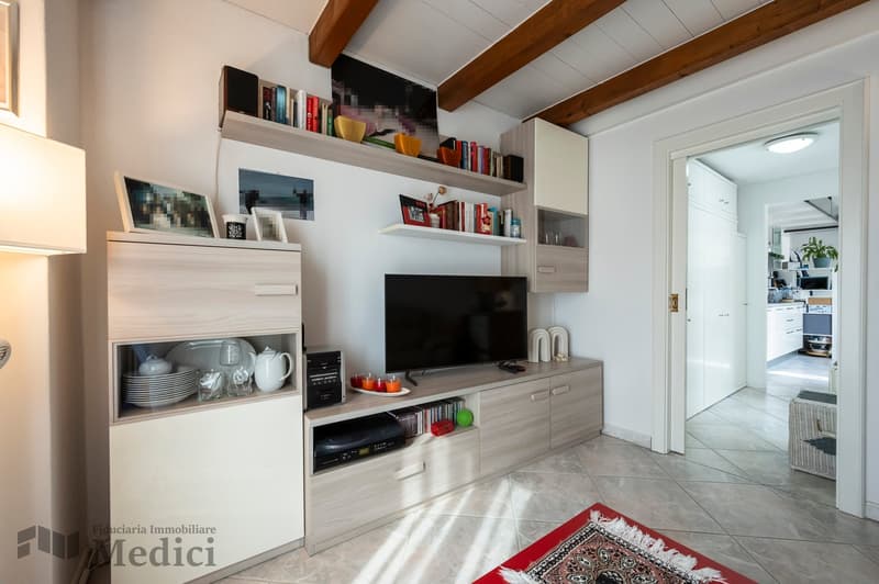 ELEGANTE DUPLEX 2.5 LOCALI IN CORTE CARATTERISTICA TICINESE (6)