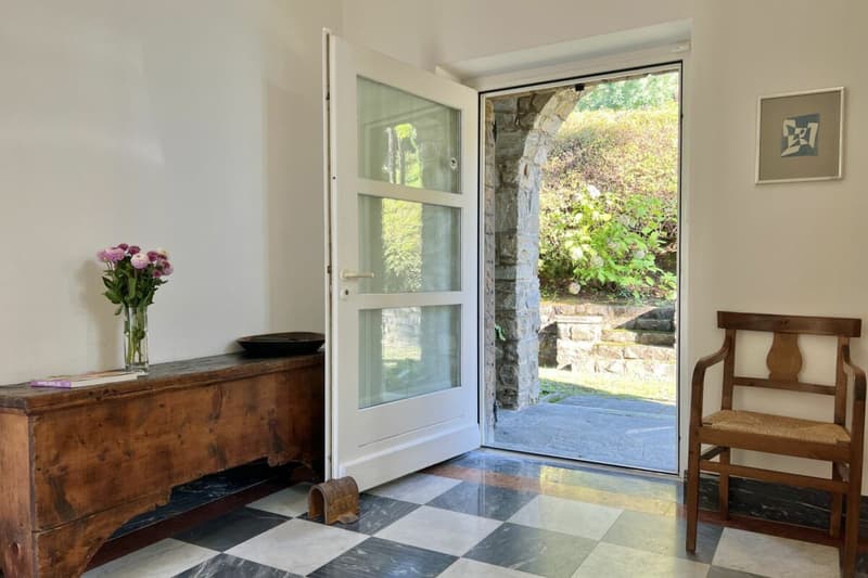Maison de maître avec grand jardin et vue sur le lac à 180° (55)