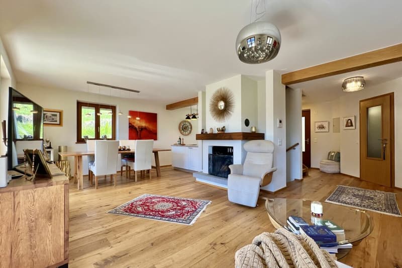 Schönes Einfamilienhaus in herrlicher Sonnenlage mit grossem Garten, eigenem Weinberg und Lift (8)