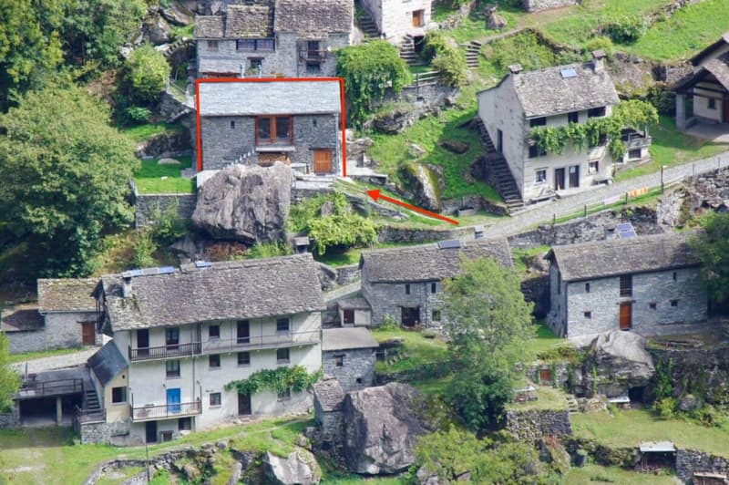 Bellissimo Rustico riattato immerso nel verde (35)
