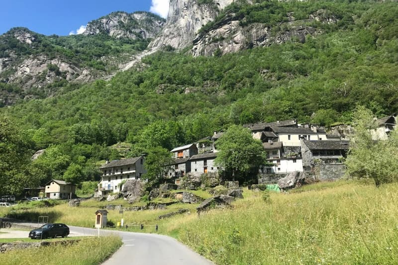 Bellissimo Rustico riattato immerso nel verde (36)