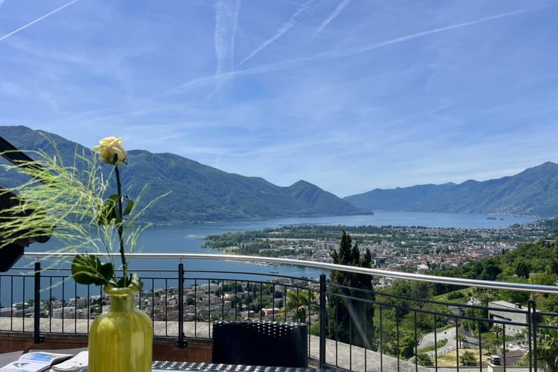 TOP LAGE mit 180° Seesicht - Exklusive Wohnung mit separatem Gästebereich und Gemeinschaftspool (30)