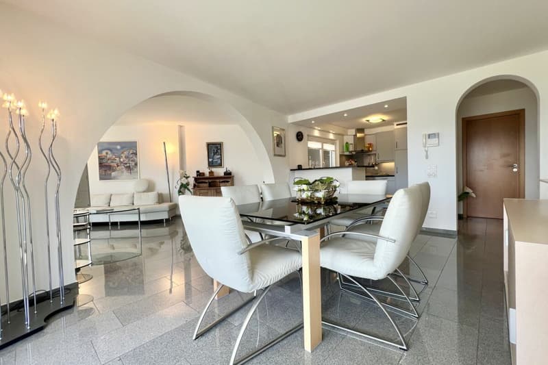 TOP LAGE mit 180° Seesicht - Exklusive Wohnung mit separatem Gästebereich und Gemeinschaftspool (8)