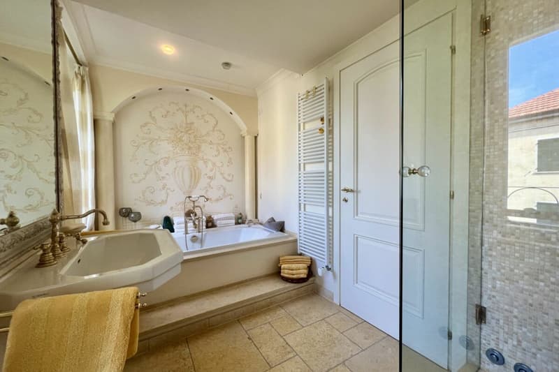 ITALY / Lake di Lugano - Two-bedroom duplex residence with panoramic views over Lake Lugano (40)