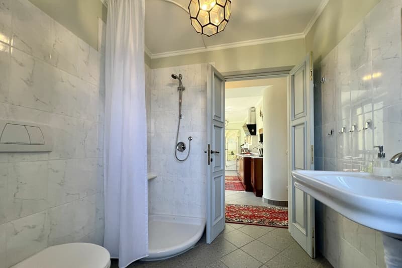 A spacious two-room flat in a refurbished building, situated in a beautiful, sunny location in Viconago-Cadegliano (22)