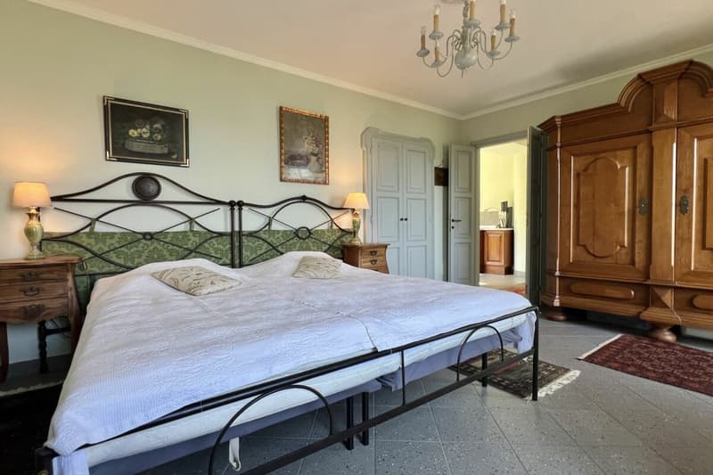 A spacious two-room flat in a refurbished building, situated in a beautiful, sunny location in Viconago-Cadegliano (20)
