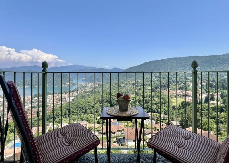 A spacious two-room flat in a refurbished building, situated in a beautiful, sunny location in Viconago-Cadegliano (18)