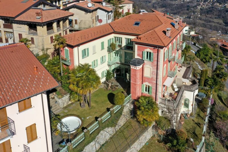 A spacious two-room flat in a refurbished building, situated in a beautiful, sunny location in Viconago-Cadegliano (11)
