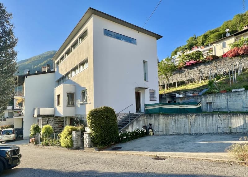 4,5 Zi. Wohnung in Zweifamilienhaus mit 180° Seesicht, grosser Sonnenterrasse & eigenem Garten (46)