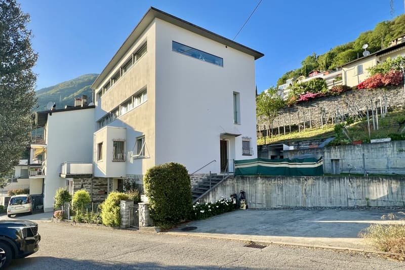 4,5 Zi. Wohnung in Zweifamilienhaus mit 180° Seesicht, grosser Sonnenterrasse & eigenem Garten (36)