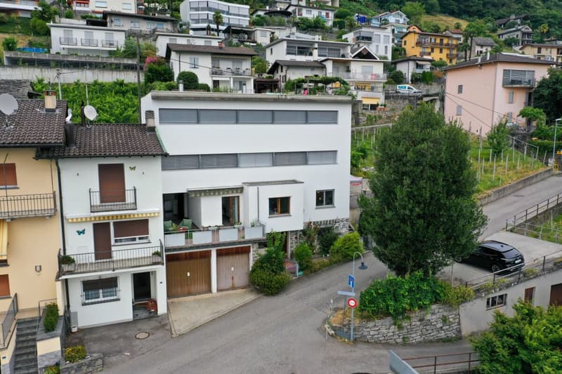 4,5 Zi. Wohnung in Zweifamilienhaus mit 180° Seesicht, grosser Sonnenterrasse & eigenem Garten (35)