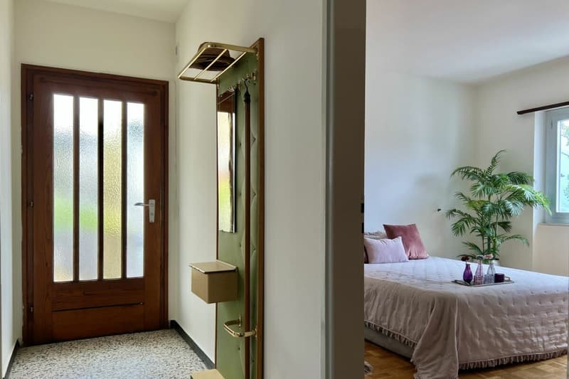 4,5 Zi. Wohnung in Zweifamilienhaus mit 180° Seesicht, grosser Sonnenterrasse & eigenem Garten (25)