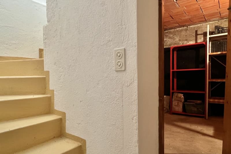 4,5 Zi. Wohnung in Zweifamilienhaus mit 180° Seesicht, grosser Sonnenterrasse & eigenem Garten (27)
