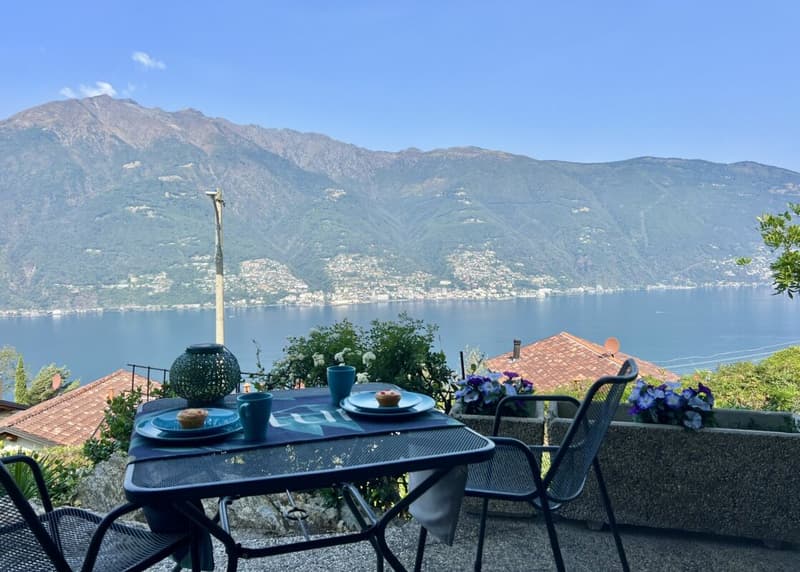 ITALIEN - Lago Maggiore, Nähe Schweizer Grenze, Doppelhaushälfte mit Seesicht (2)